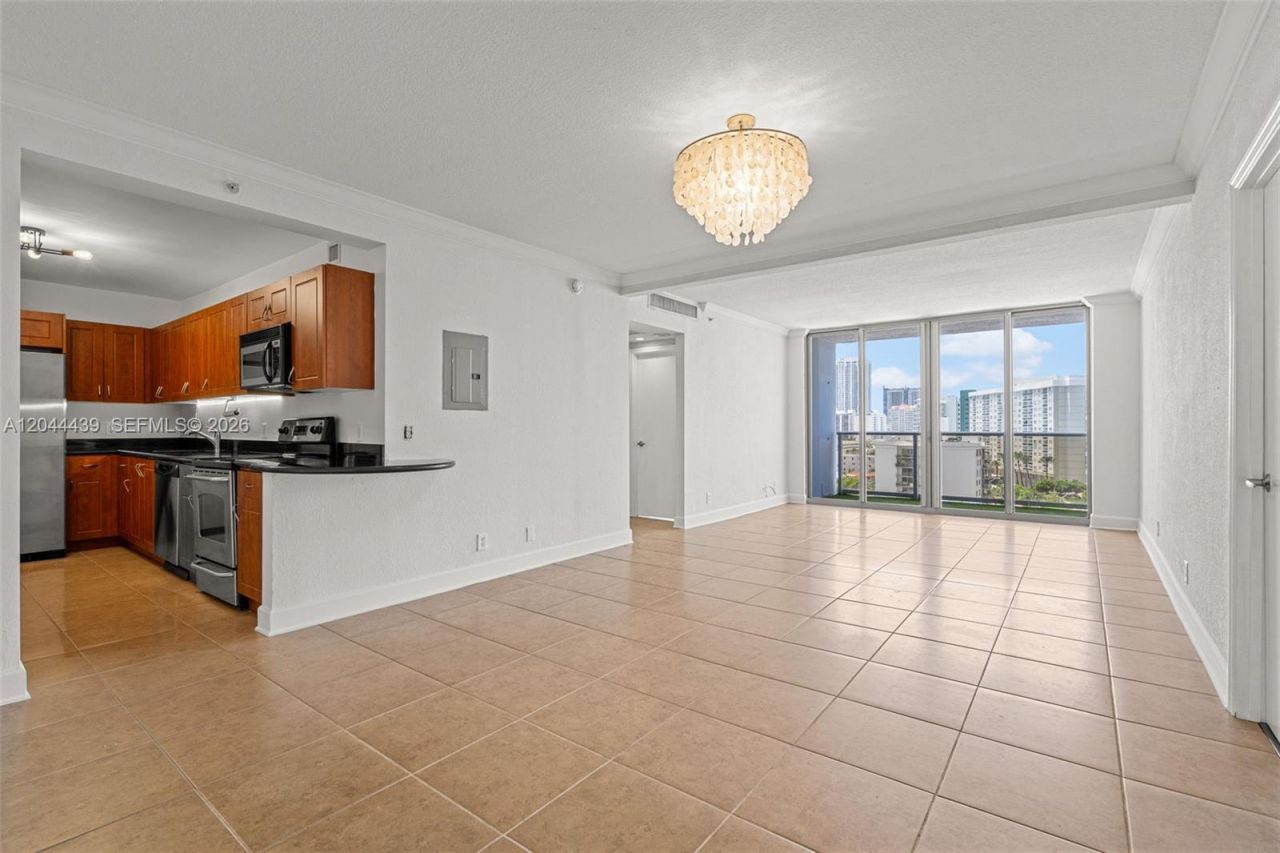 401 69th St, Unit 1012, Miami Beach, FL 33141 Photo
