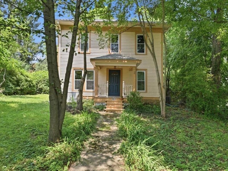 301 E Wiggin Street, Gambier, OH 43022 Photo 2