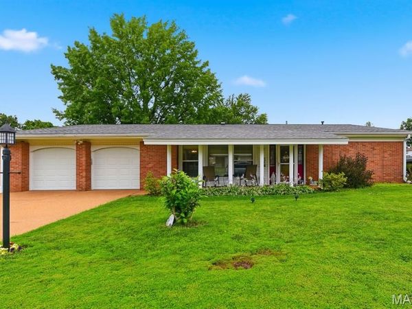 5044 Tealby Lane, St Louis, MO 63128