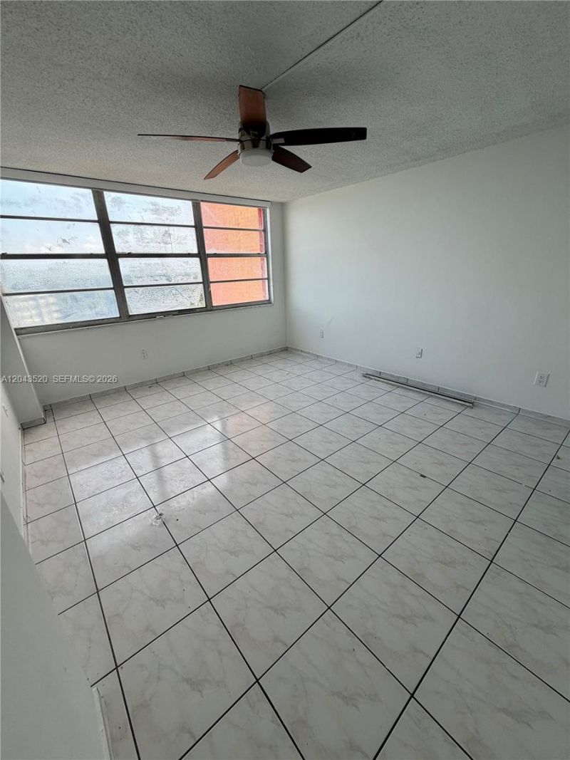 1351 NE Miami Gardens Dr, Unit 1215E, Miami, FL 33179 Photo