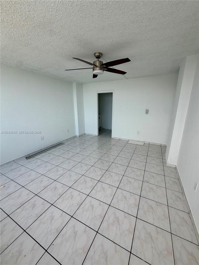 1351 NE Miami Gardens Dr, Unit 1215E, Miami, FL 33179 Photo