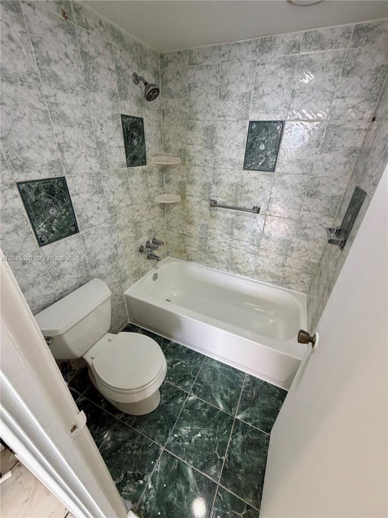 1351 NE Miami Gardens Dr, Unit 1215E, Miami, FL 33179 Photo