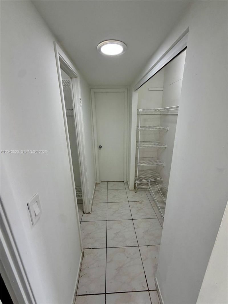1351 NE Miami Gardens Dr, Unit 1215E, Miami, FL 33179 Photo