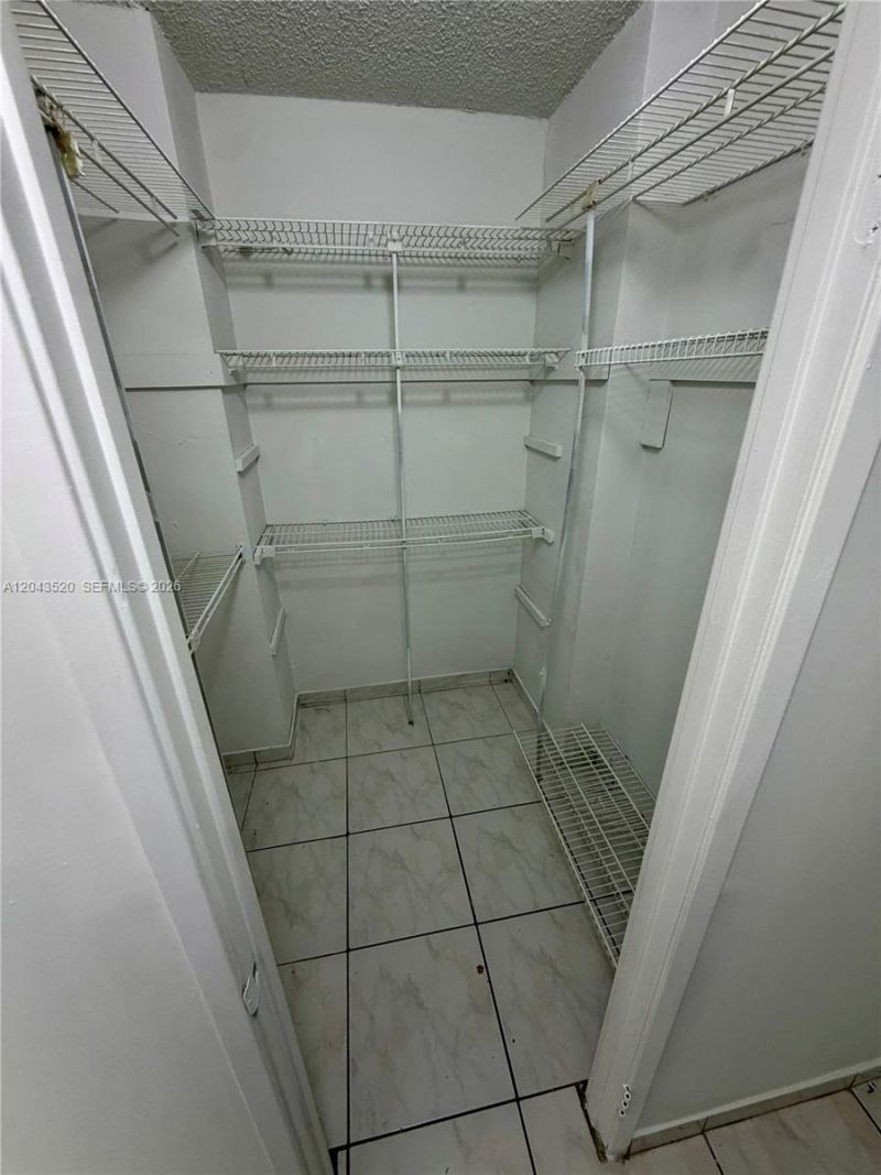 1351 NE Miami Gardens Dr, Unit 1215E, Miami, FL 33179 Photo