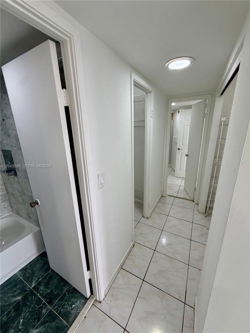 1351 NE Miami Gardens Dr, Unit 1215E, Miami, FL 33179 Photo