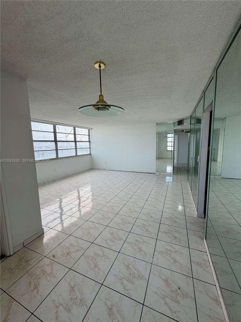 1351 NE Miami Gardens Dr, Unit 1215E, Miami, FL 33179 Photo