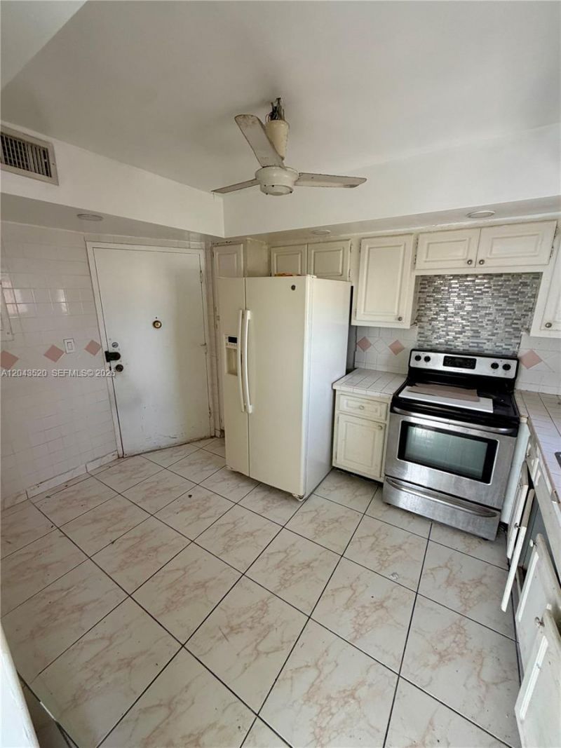 1351 NE Miami Gardens Dr, Unit 1215E, Miami, FL 33179 Photo