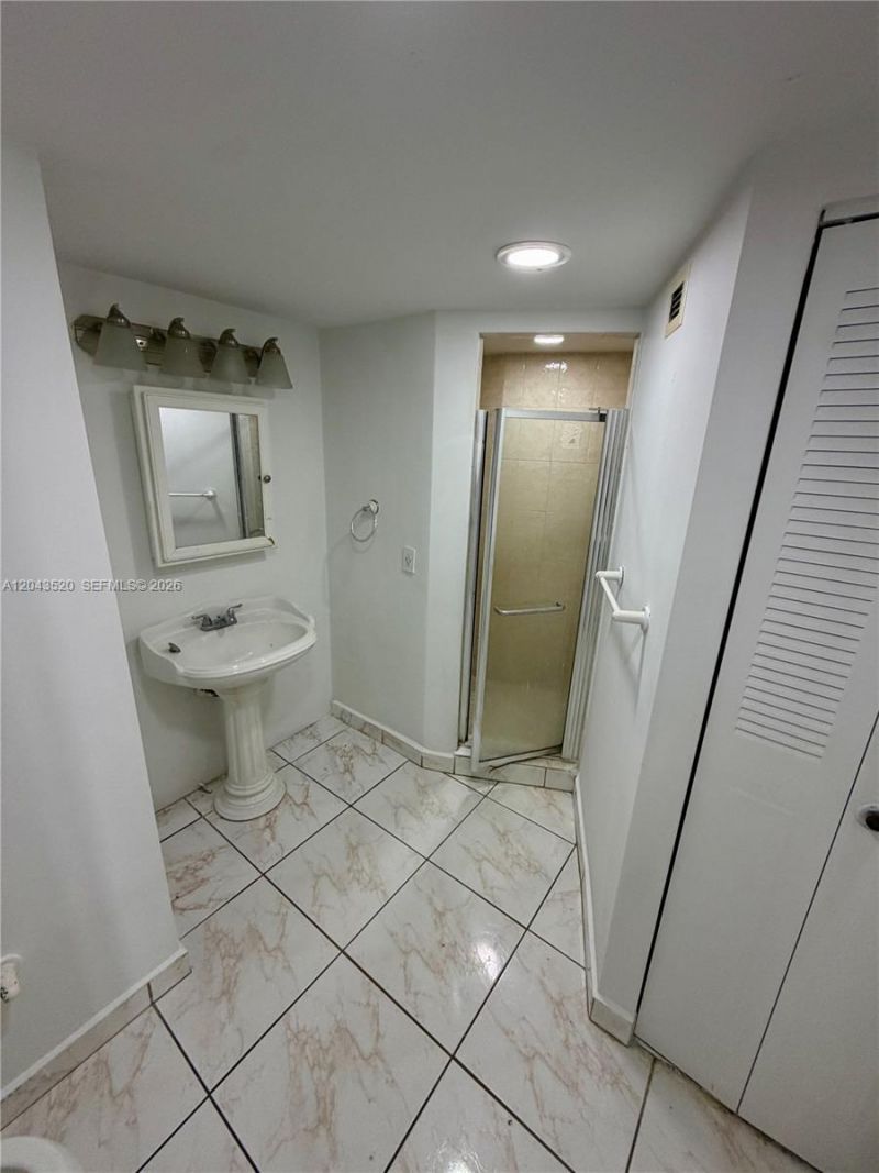 1351 NE Miami Gardens Dr, Unit 1215E, Miami, FL 33179 Photo