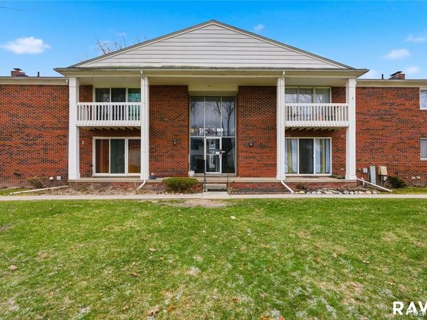 42450 Sheldon Place, Clinton Twp, MI 48038