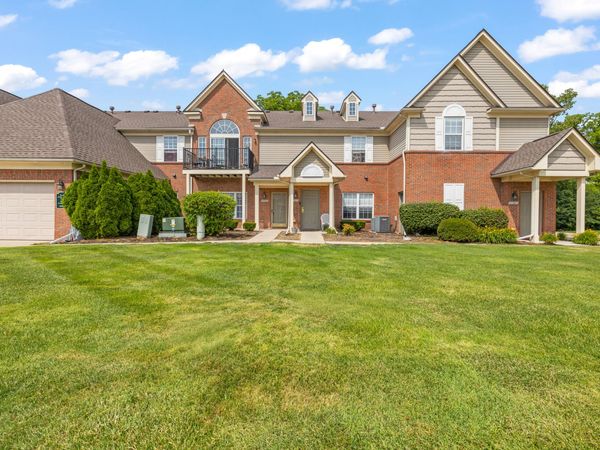 27333 Hidden Oaks Drive, Trenton, MI 48183