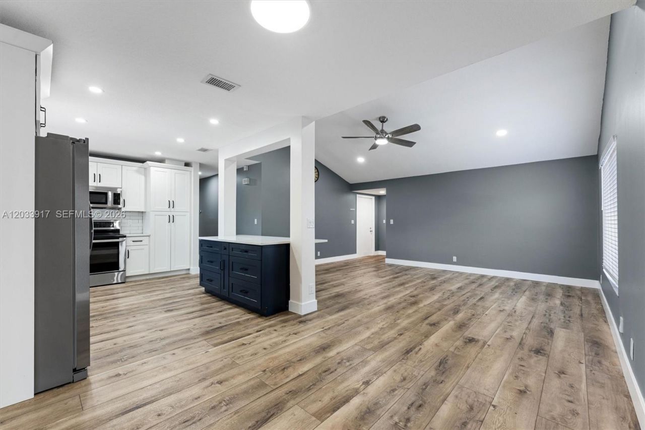 2331 NW 110th Ter, Sunrise, FL 33322 Photo