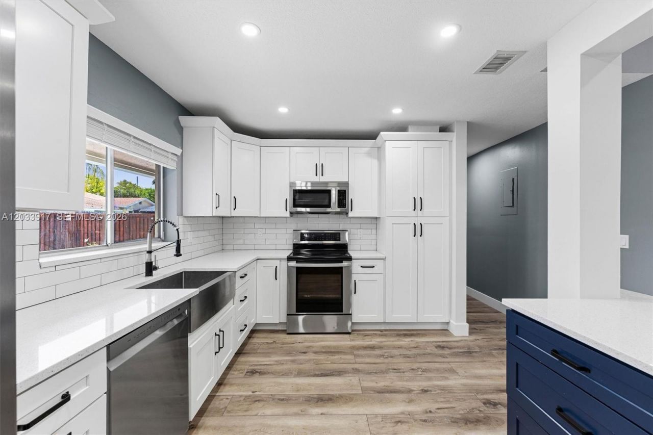 2331 NW 110th Ter, Sunrise, FL 33322 Photo