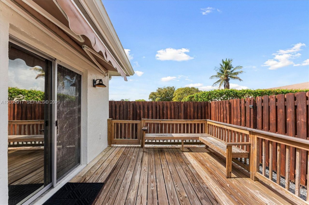 2331 NW 110th Ter, Sunrise, FL 33322 Photo