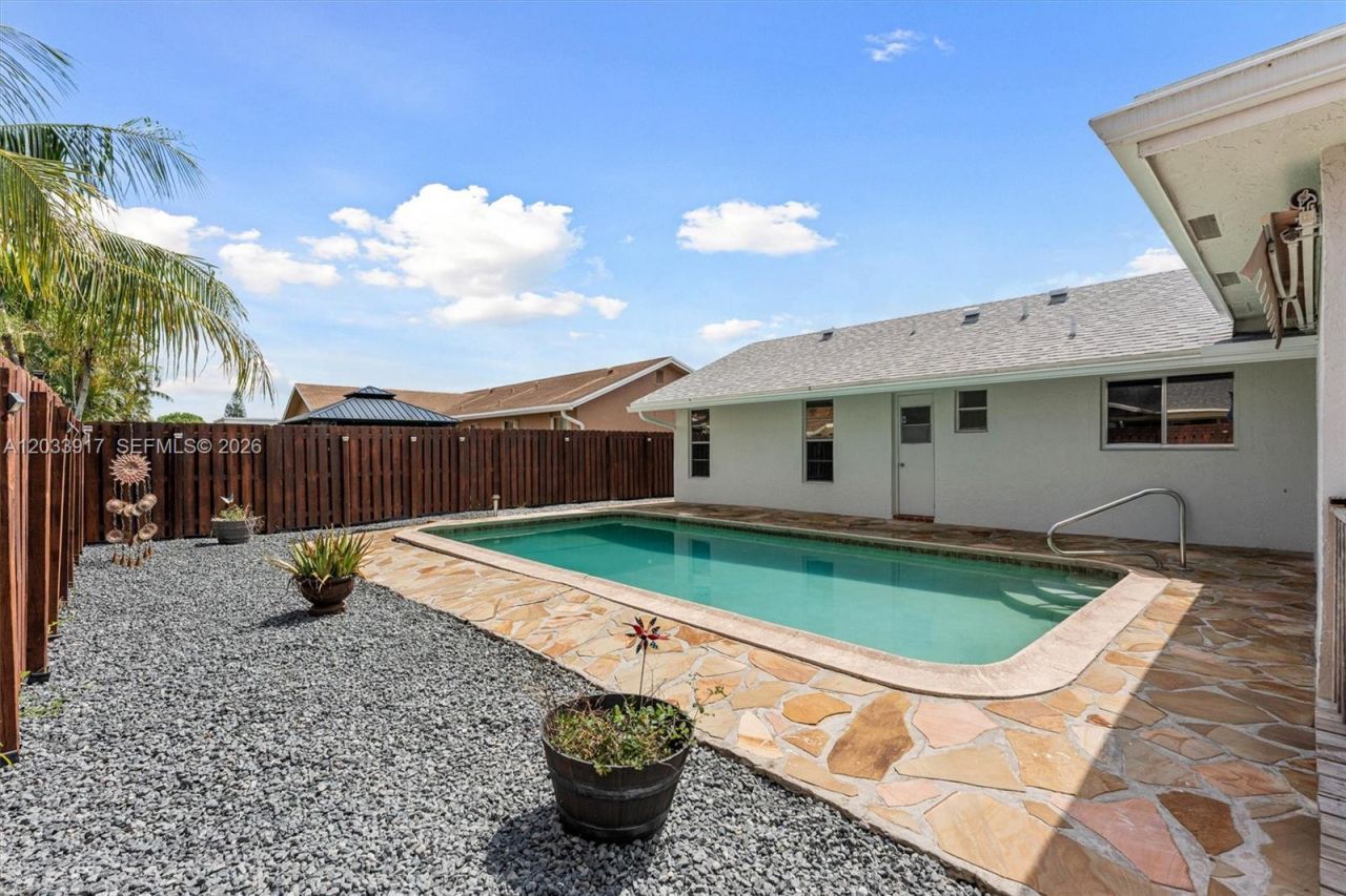 2331 NW 110th Ter, Sunrise, FL 33322 Photo