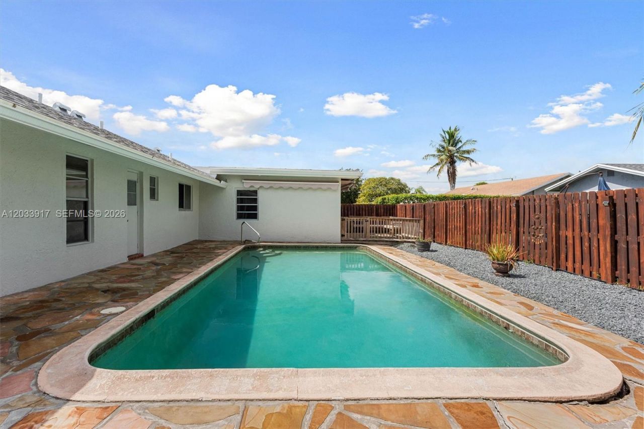 2331 NW 110th Ter, Sunrise, FL 33322 Photo