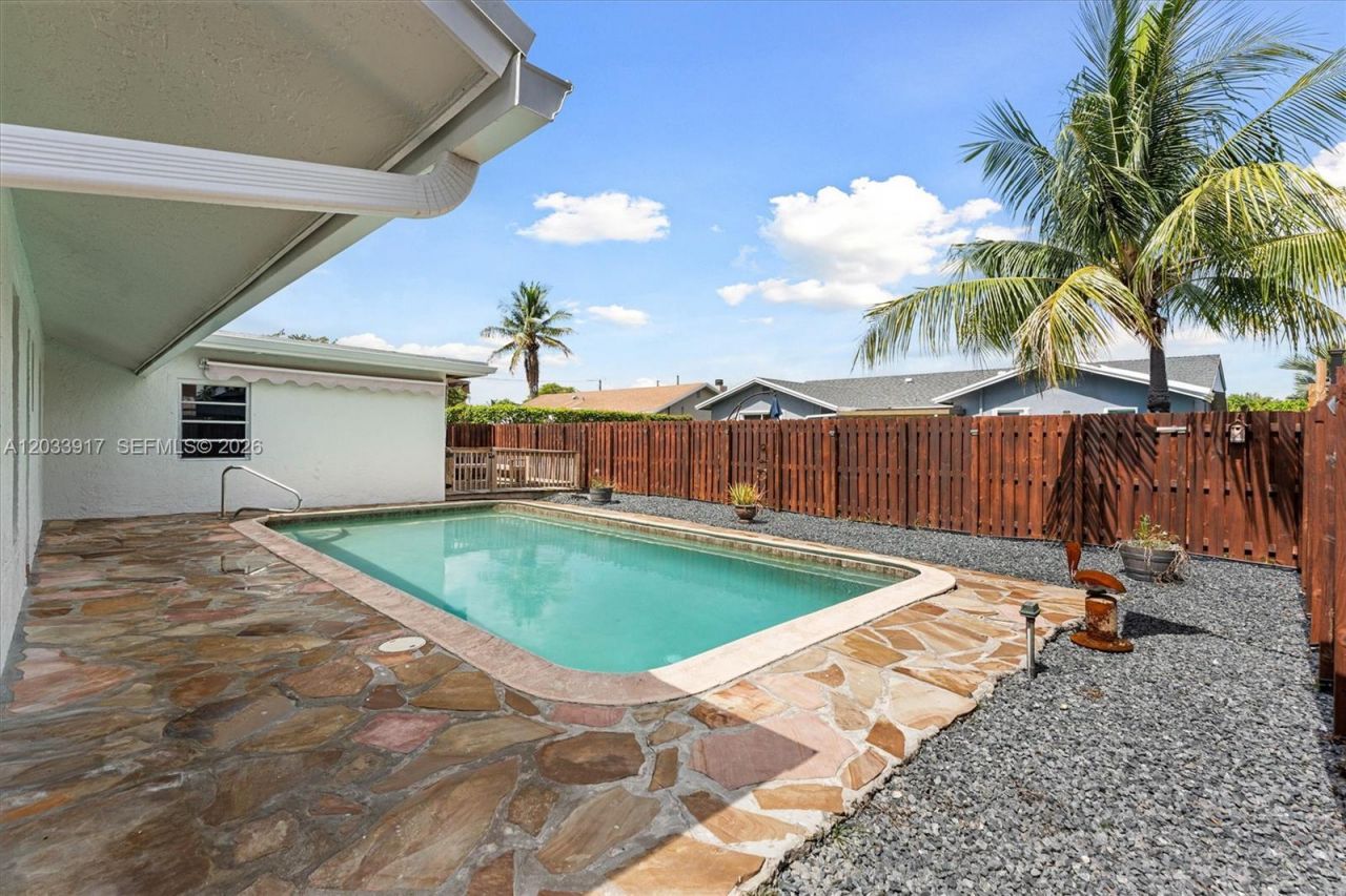 2331 NW 110th Ter, Sunrise, FL 33322 Photo