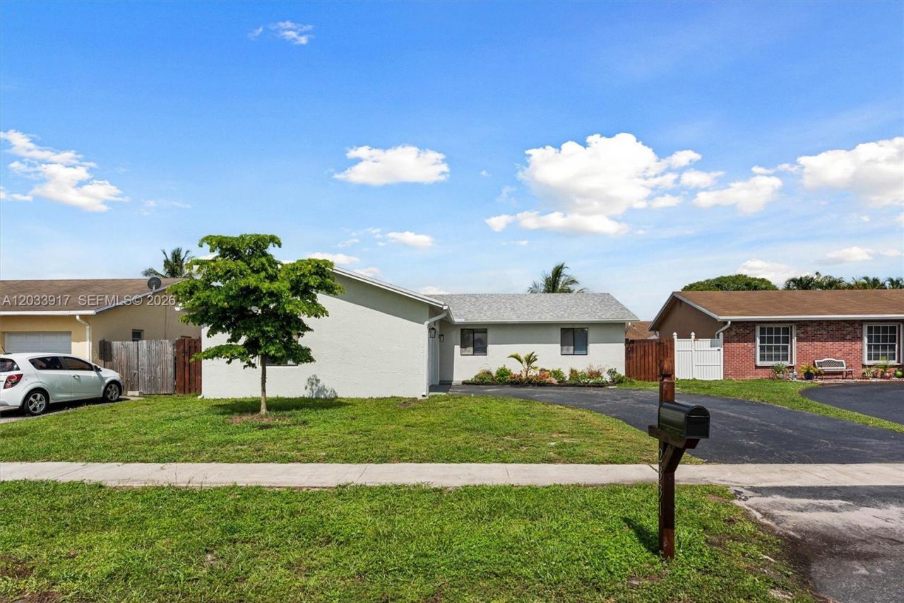 2331 NW 110th Ter, Sunrise, FL 33322 Photo