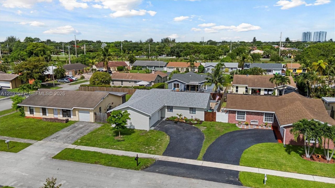 2331 NW 110th Ter, Sunrise, FL 33322 Photo