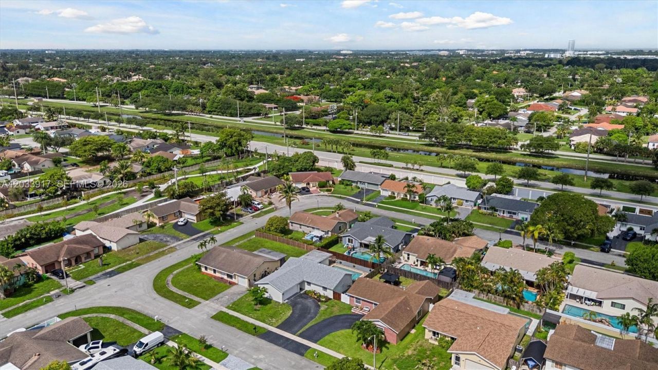 2331 NW 110th Ter, Sunrise, FL 33322 Photo