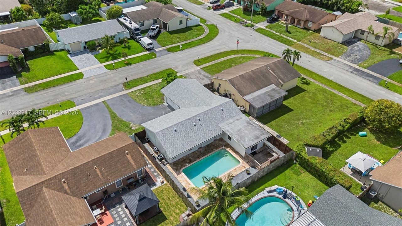2331 NW 110th Ter, Sunrise, FL 33322 Photo