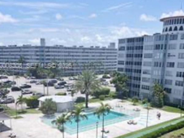 1780 NE 191st St , Unit 704-2, Miami, FL 33179