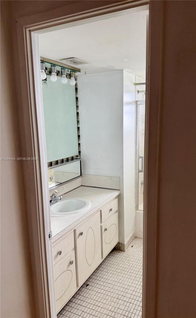 1780 NE 191st St, Unit 704-2, Miami, FL 33179 Photo