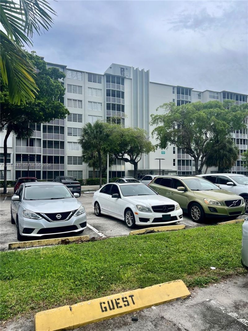 1780 NE 191st St, Unit 704-2, Miami, FL 33179 Photo
