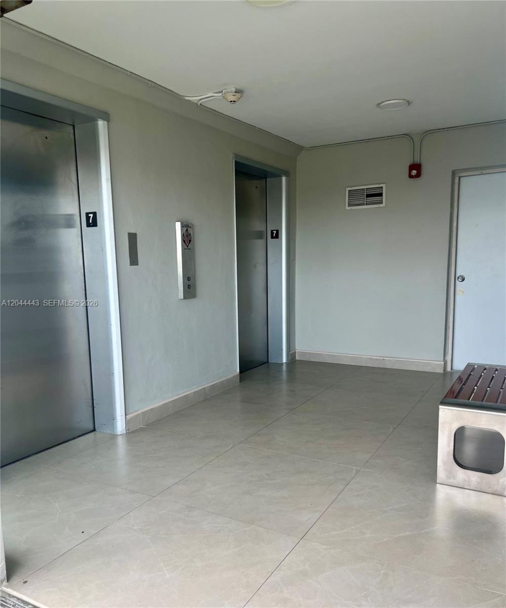 1780 NE 191st St, Unit 704-2, Miami, FL 33179 Photo
