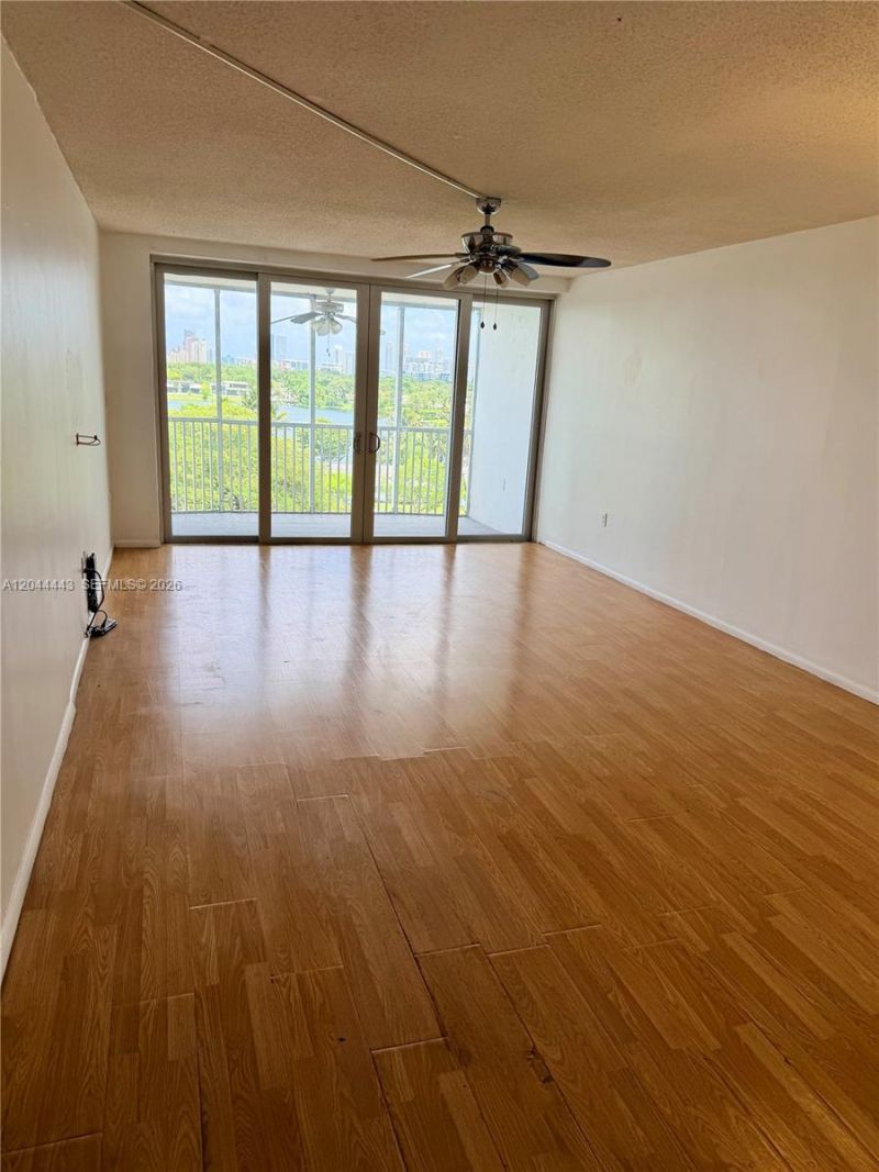 1780 NE 191st St, Unit 704-2, Miami, FL 33179 Photo