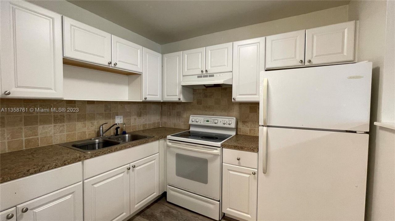 2878 Donnelly Drive, Unit 204, Atlantis, FL 33462 Photo