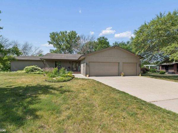 7 Woodbine Road, Mason City, IA 50401