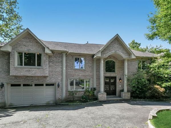 831 Pascack Road, PARAMUS, NJ 07652