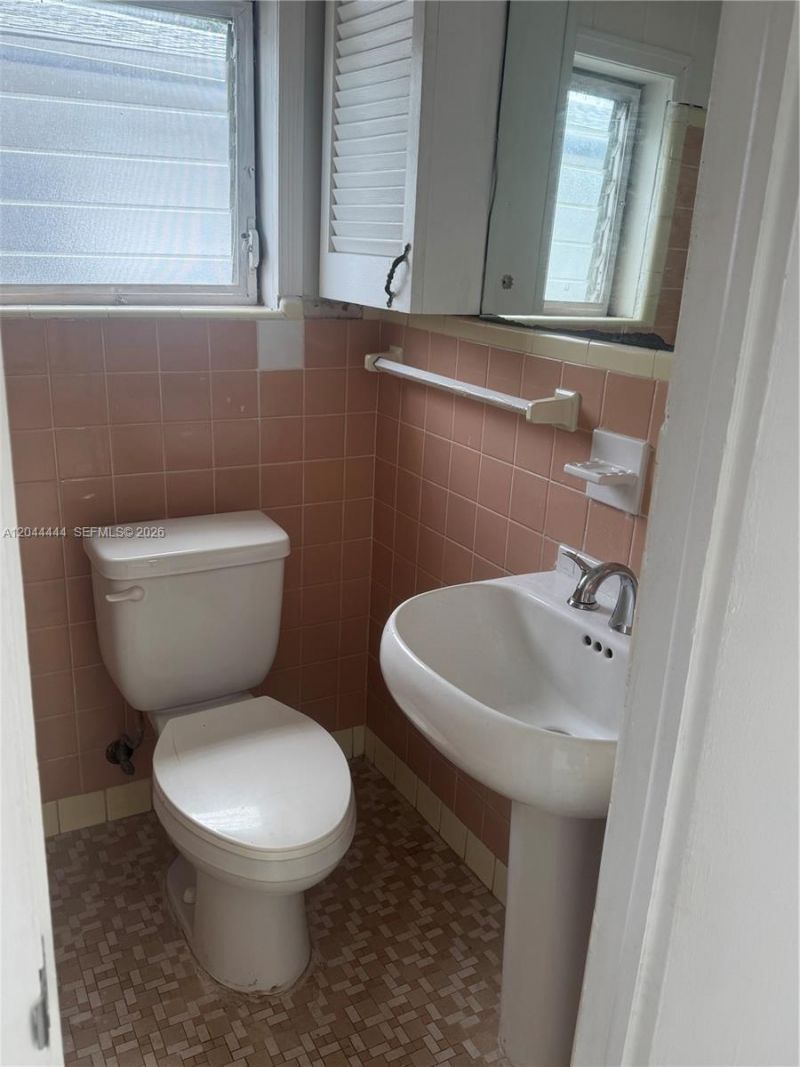 3271 (rear 1-bedroom) NW 15th St , Miami, FL 33125 Photo