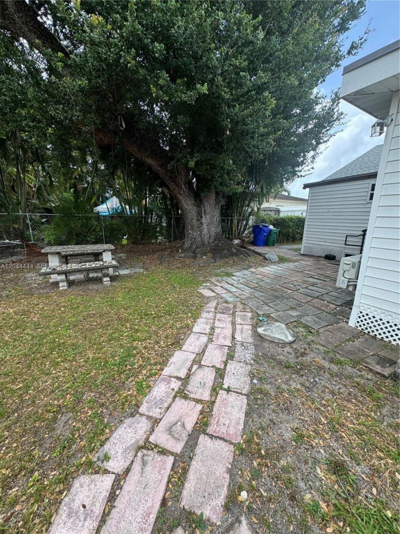 3271 (rear 1-bedroom) NW 15th St , Miami, FL 33125 Photo