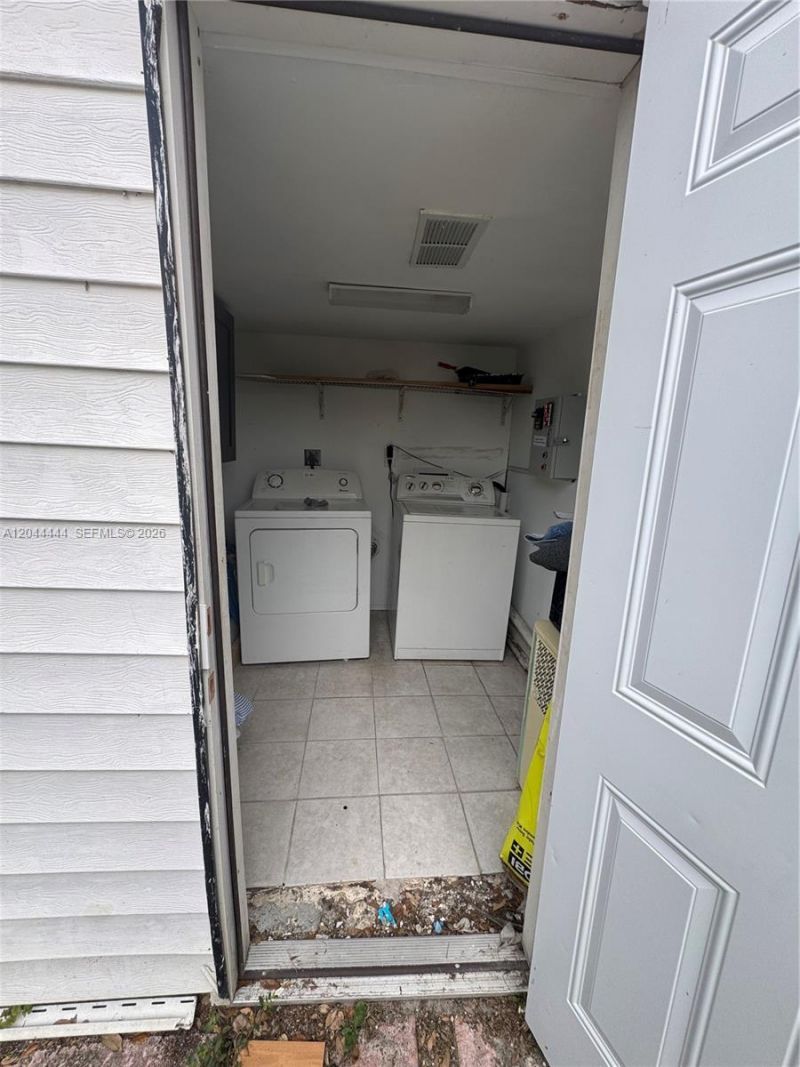 3271 (rear 1-bedroom) NW 15th St , Miami, FL 33125 Photo