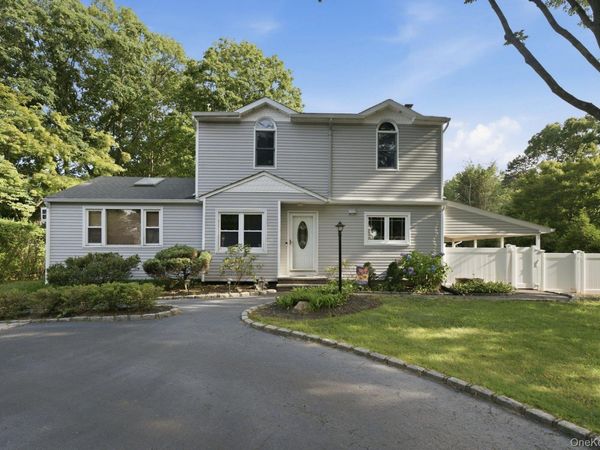 830 Terry Road , Hauppauge, NY 11788