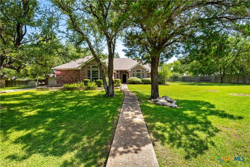 4 Holly Crossing, Belton, TX 76513 Main Photo