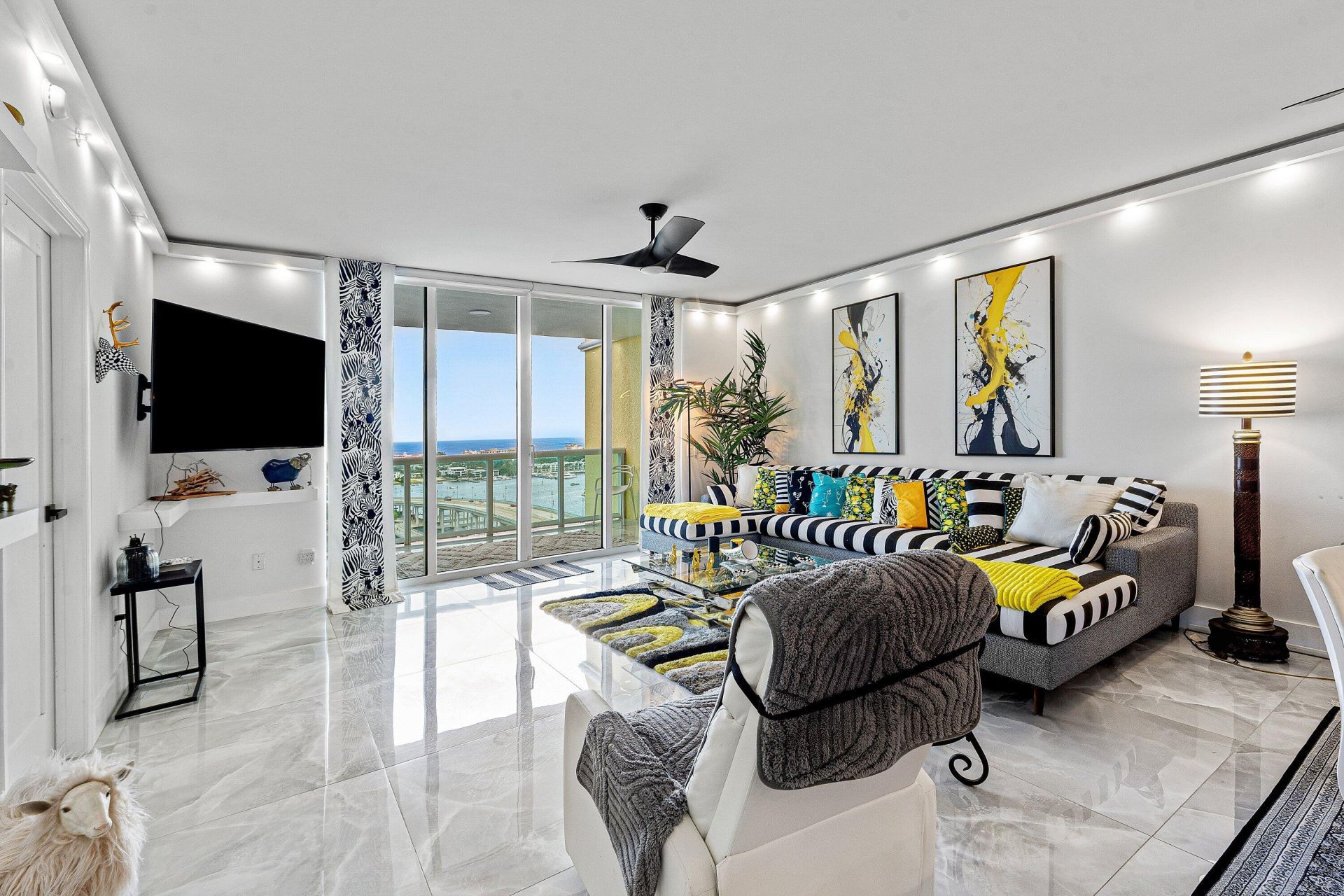 2640 Lake Shore Drive, Unit 2112, Riviera Beach, FL 33404 Photo