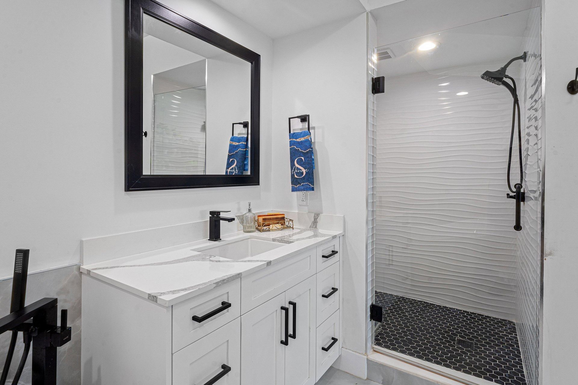 2640 Lake Shore Drive, Unit 2112, Riviera Beach, FL 33404 Photo