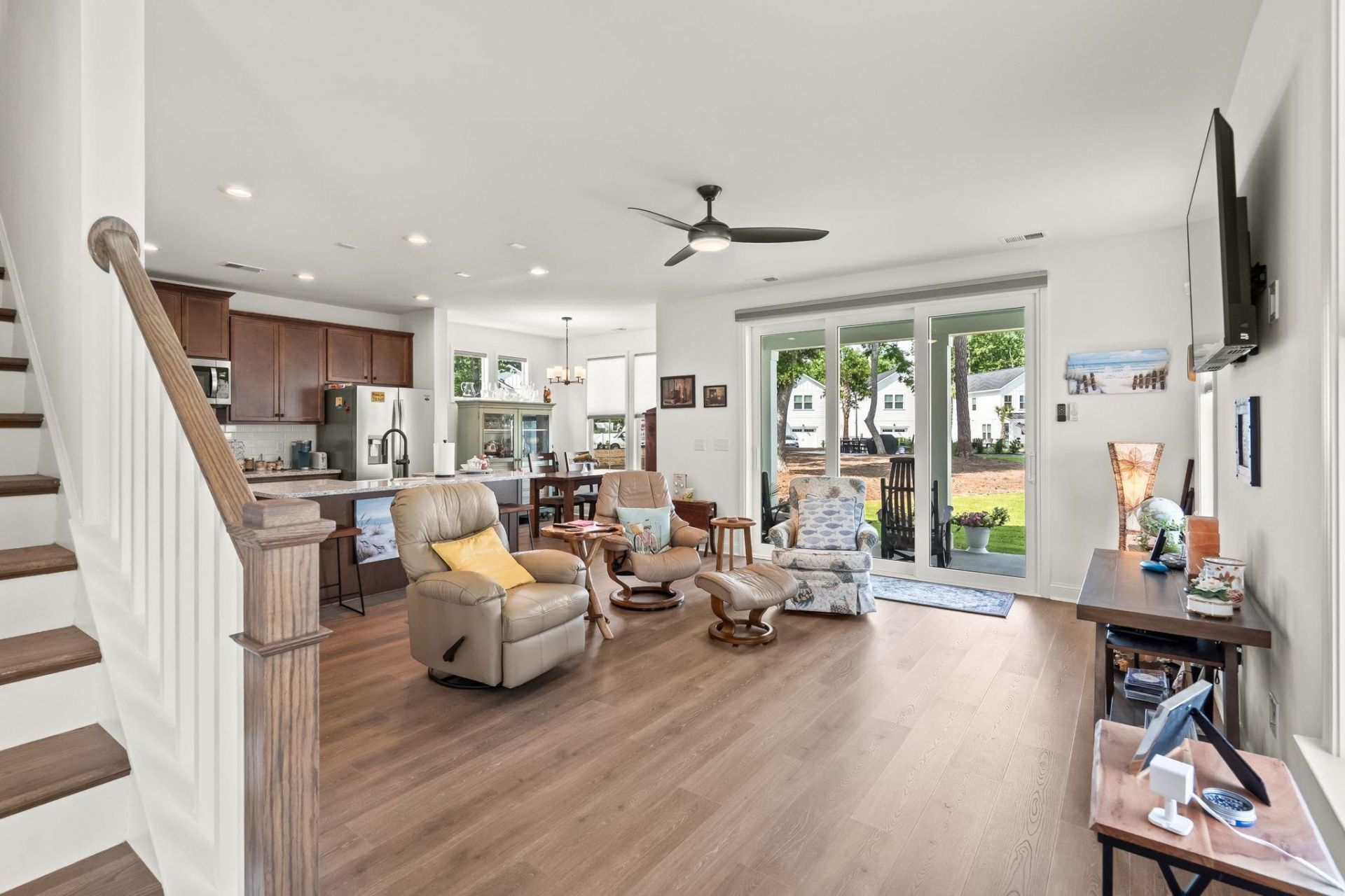 2527 Hillbourne Loop Photo 4