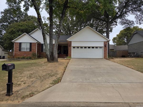 605 Live Oak Drive, Searcy, AR 72143