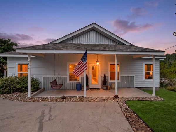 212 Kipahulu DR, Bastrop, TX 78602