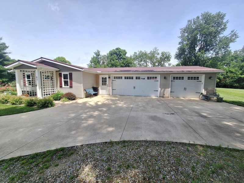 83 East Street, Saint Louisville, OH 43071 Photo 1