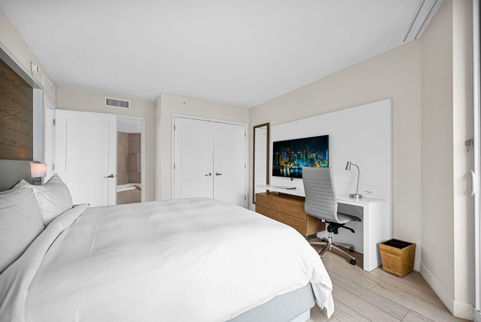 505 N Fort Lauderdale Beach Boulevard, Unit 2101, Fort Lauderdale, FL 33304 Photo