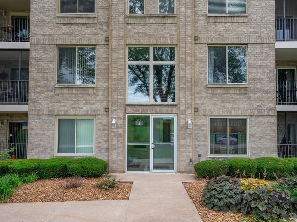 6810 Ridge Point Drive , Unit 1A, Oak Forest, IL 60452