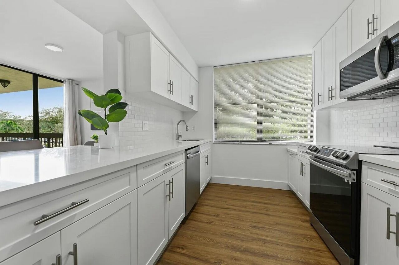 955 Egret Circle, Unit 211, Delray Beach, FL 33444 Photo