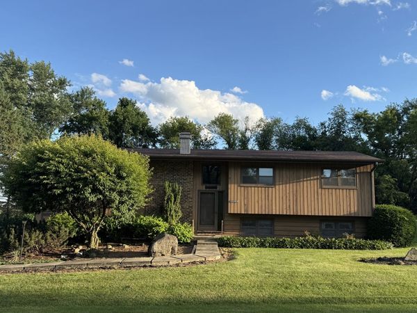 32W717 Hecker Drive, Dundee, IL 60118