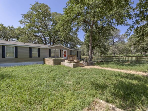 111 LONGHORN RD, Stockdale, TX 78160