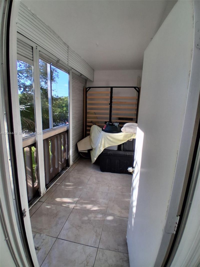 410 SE 2nd St , Unit 307, Hallandale Beach, FL 33009 Photo