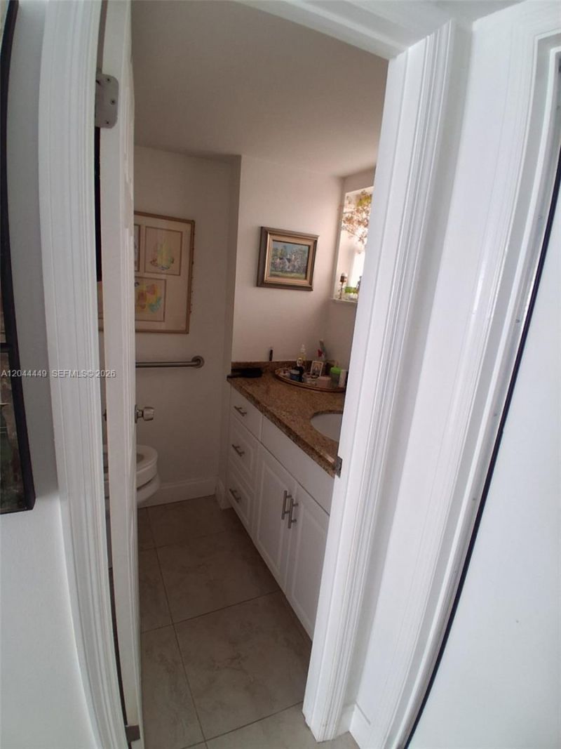 410 SE 2nd St , Unit 307, Hallandale Beach, FL 33009 Photo